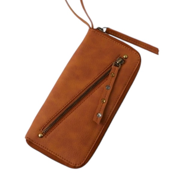 NWT Free People Distressed Vegan Wallet-Brown Zip Closure Large Wristlet - Picture 1 of 6